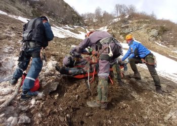 В горах Сочи со скального склона хребта Ачишхо упали мать и ее 16-летний сын