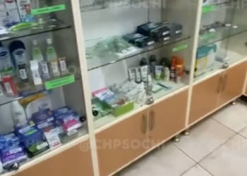 В Сочи неадекватный мужчина разнес помещение аптеки