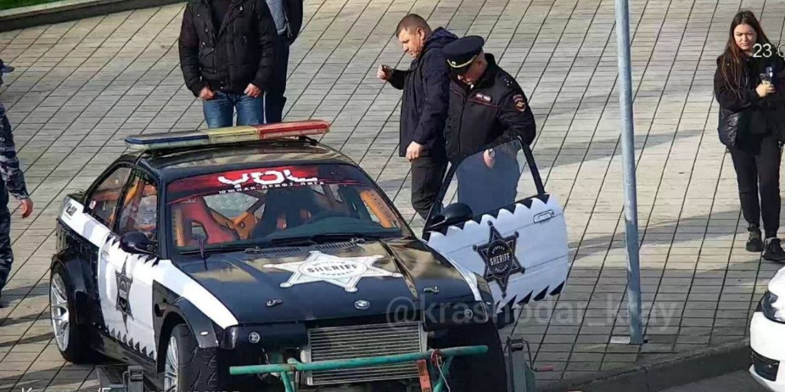 В Краснодаре задержали мужчину, пригнавшего «полицейскую» машину к администрации