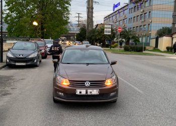 В Сочи водитель иномарки сбил 9-летнего пешехода на самокате