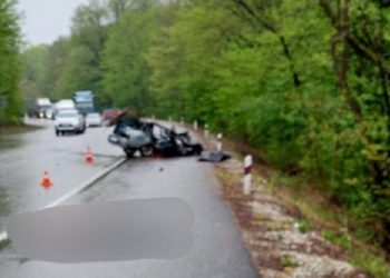 На Кубани столкнулись ВАЗ и грузовик: погибли два человека