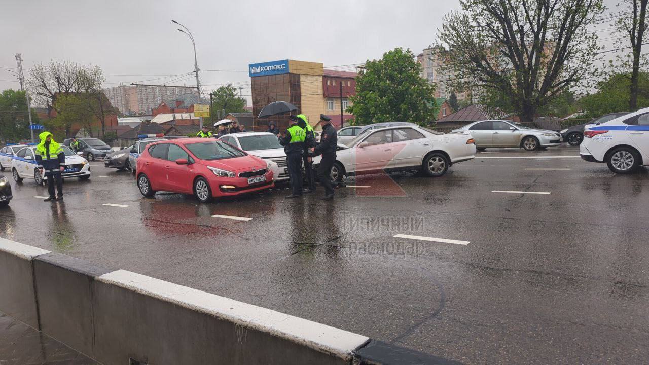 В Краснодаре девушка устроила массовое ДТП с пострадавшей - Новости Сочи