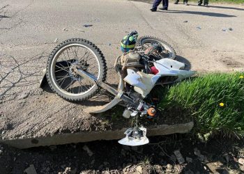 На Кубани легковушка сбила 14-летнего подростка на мотоцикле