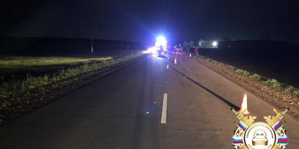 На Кубани 70-летний водитель переехал лежащего на дороге мужчину