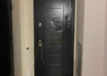 В Краснодаре полиция изъяла топор у дебошира, разбившего 22 апреля дверь соседям