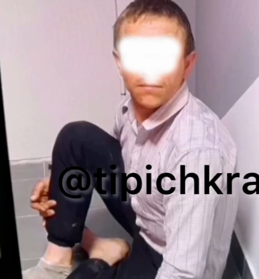 Разговаривает с кроссовком по телефону и трясет своим прибором: в Краснодаре в многоэтажке мужчина пристает к детям