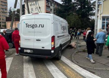 В Сочи фургон насмерть сбил 71-летнюю женщину