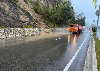 В Сочи расчистили дорогу от селя