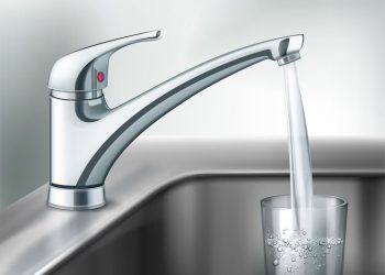 В центре Краснодара после аварии четырём улицам дали воду