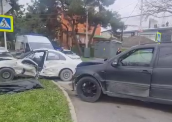 В Анапе на перекрестке в ДТП с участием «Мерседеса» погиб 78-летний водитель автомобиля «Ниссан»