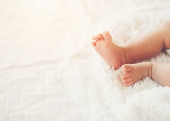 Россиянке в роддоме выдали младенца, набитого тряпками и без органов