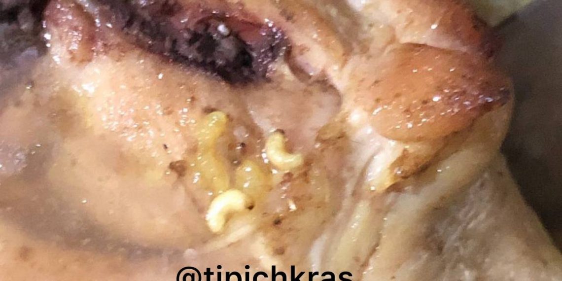 В Краснодаре дети съели купленные с опарышами куриные окорочка