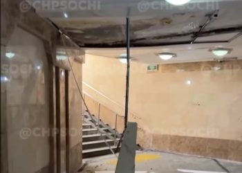 В подземном переходе в Сочи обрушился потолок