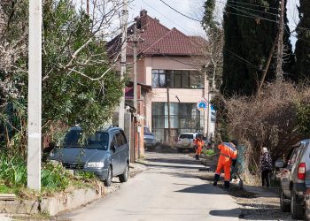 В Лазаревском ремонтируют улицы Моряков и Маяковского