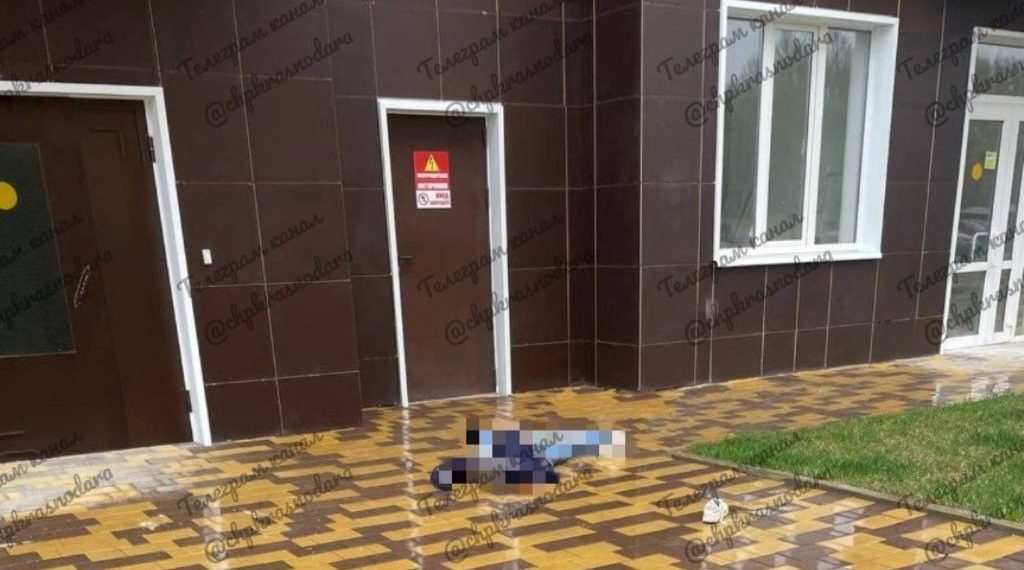 В Краснодаре девочка выпала с 11-го этажа и погибла