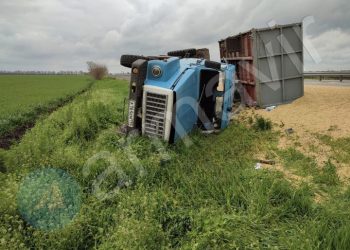 На Кубани под Армавиром в ДТП с большегрузом пострадал водитель зерновоза