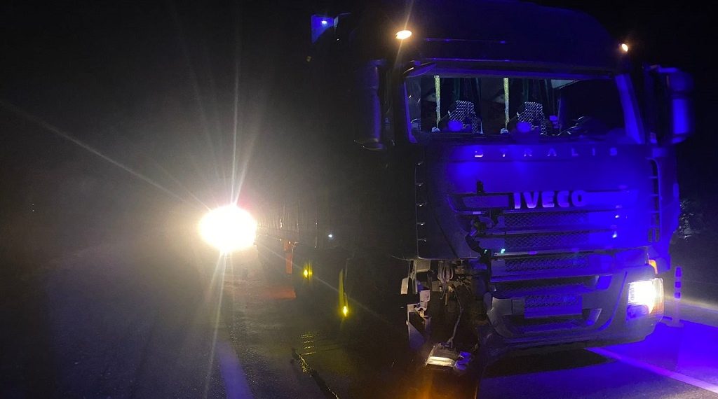 На Кубани грузовик насмерть сбил 36-летнего мужчину