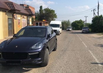 На Кубани Porsche Cayenne сбил пятилетнюю девочку