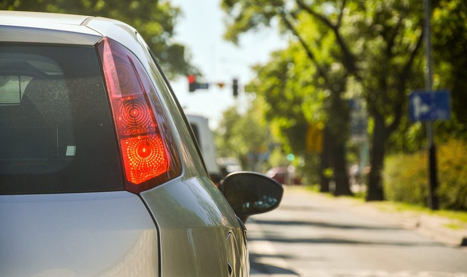 В Краснодаре мужчина распылил баллончик в машину с годовалым ребенком