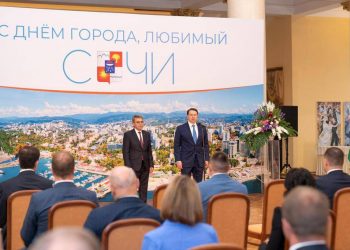 Копайгородский поздравил с Днем города заслуженных сочинцев