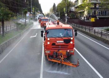 К уборке дорог в Сочи привлекают более 600 человек