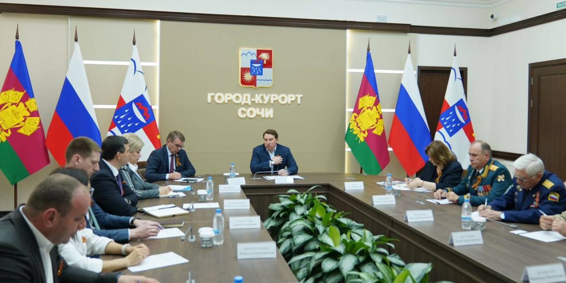 Копайгородский прокомментировал отсутствие праздничной символики в День Победы