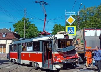 В ДТП с фурой и трамваем в Краснодаре пострадали две женщины