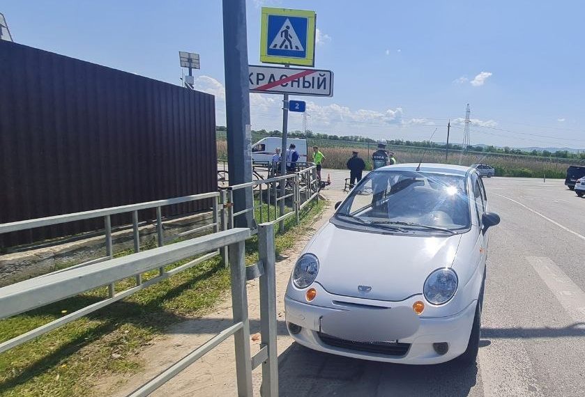 В Анапе Daewoo Matiz сбил трех подростков на велосипедах