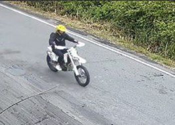 В Сириусе мотоциклист сбил женщину и скрылся