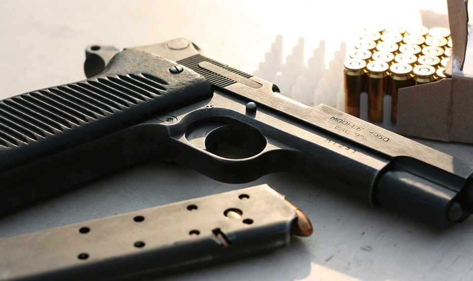 В Сочи стреляли в парня, который пытался зарезать полицейского