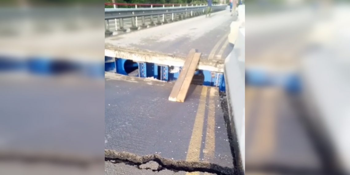 Из-за подмытого моста на Кубани перекрыли федеральную трассу