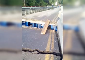 Из-за подмытого моста на Кубани перекрыли федеральную трассу