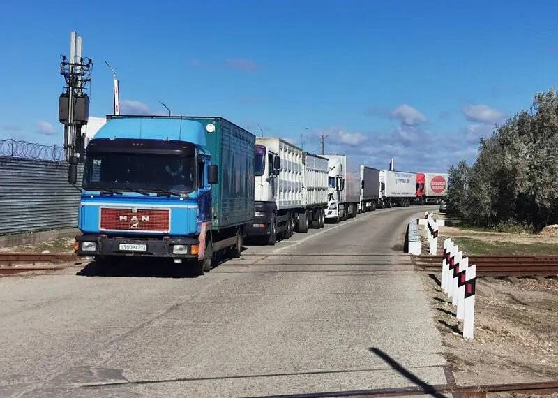 На Кубани в очереди на Керченскую переправу стоят 148 машин