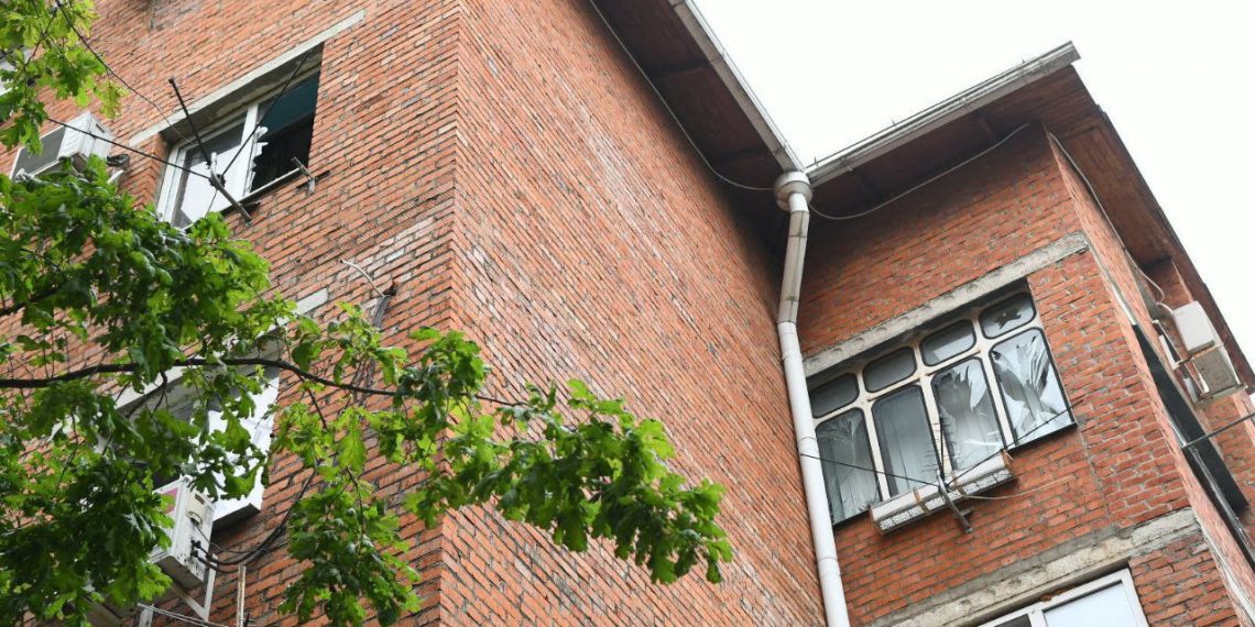 В Краснодаре в ближайшее время заменят выбитые после хлопка окна