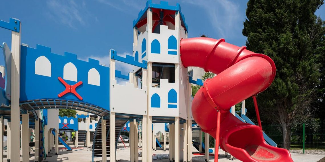 В Сочи строят новый детский игровой комплекс