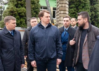 Копайгородский и Овечкин проверили ход работ на соцобъектах