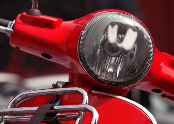 В ДТП с мопедом в Сочи пострадали двое 15-летних подростков