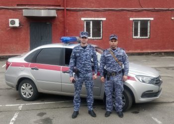 На Кубани росгвардейцы спасли двухлетнюю девочку, которую чуть не задохнулась