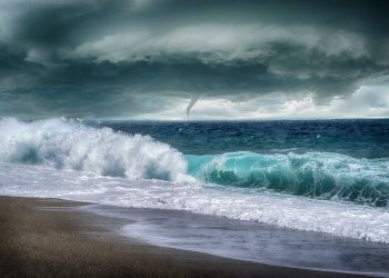 На Кубани на три дня объявили штормовое предупреждение