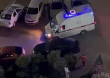 В Краснодаре мужчина ударил девушку куском трубы по голове