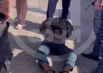 В Сочи мужчина ударил ножом в спину 16-летнего подростка у ж/д вокзала «Адлер»