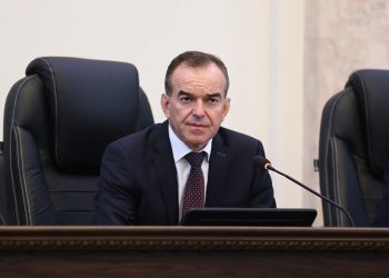 Кондратьев опроверг фейк об эвакуации жителей поселка Волна