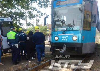 В Краснодаре трамвай сбил человека