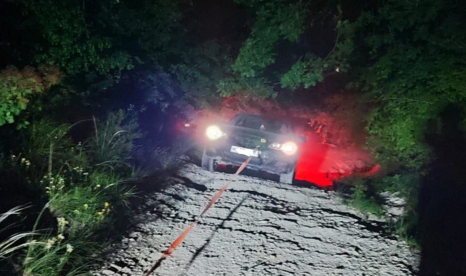 Новороссийские спасатели спасли любителей неведомых лесных дорог