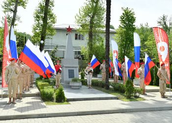 В Хостинском районе Сочи открыли Сквер боевой славы