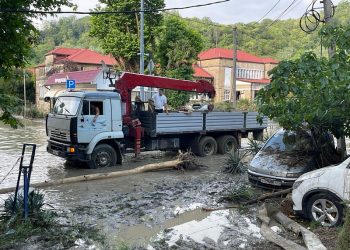 С сочинской Мацесты вывезли более 70 грузовиков мусора
