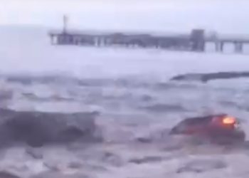 В унесенной в море в Сочи машине не было людей