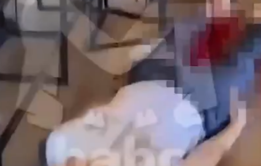 На Кубани мужчина пошел за опилками для кур и оказался разорван собаками