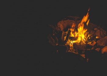 Из горевшего дома на Кубани эвакуировали 9 человек