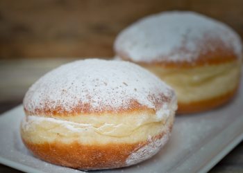 В Сочи пьяный мужчина устроил погром, требуя булочку